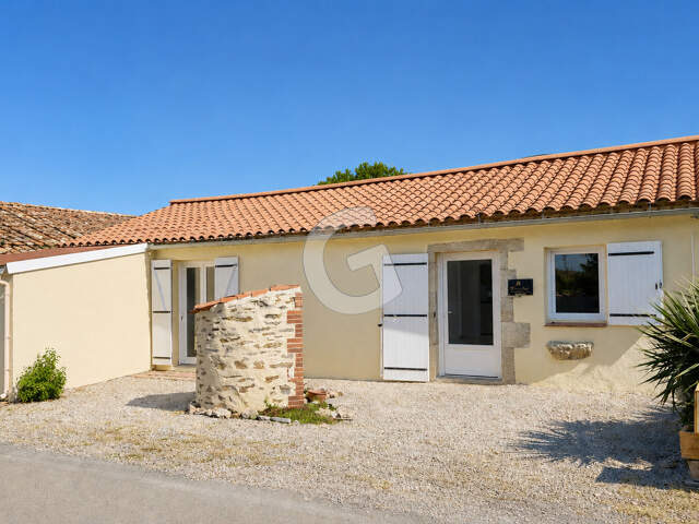 MAISON - 5 PIECES - 109M² - A VENDRE - SAINT AVAUGOURD DES LANDES — photo du bien