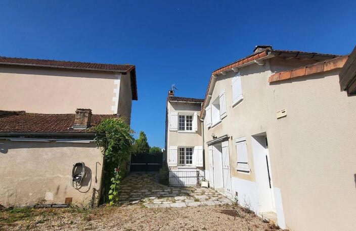 Maison Lussac Les Chateaux L'OPPORTUNITE ! Maison + appartement indépendant. — photo 3