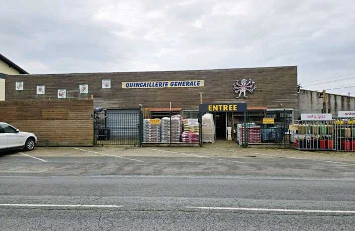 Quincaillerie — photo 2