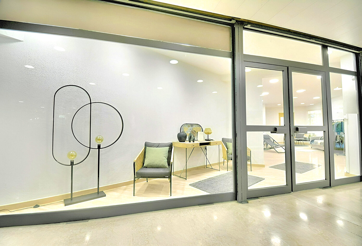 LOCAL COMMERCIAL A LOUER POUR TOUS COMMERCES   EMPLACEMENT P — photo 1