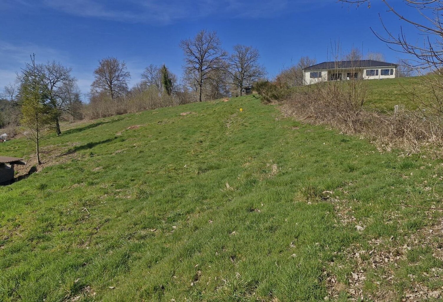 Terrain constructible de 1500 m² non viabilisé — photo 1