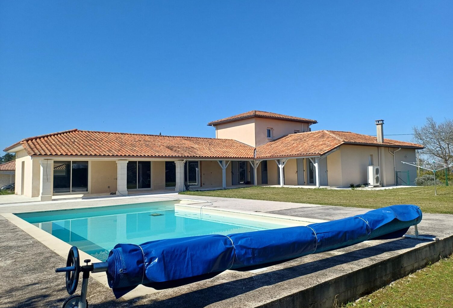 Campagne, proximité d'Aubeterre sur Dronne. plain pied — photo 1