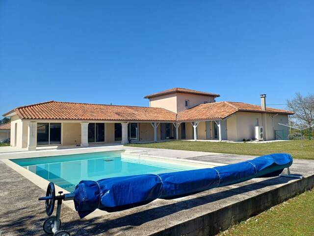 Campagne, proximité d'Aubeterre sur Dronne. plain pied — photo du bien