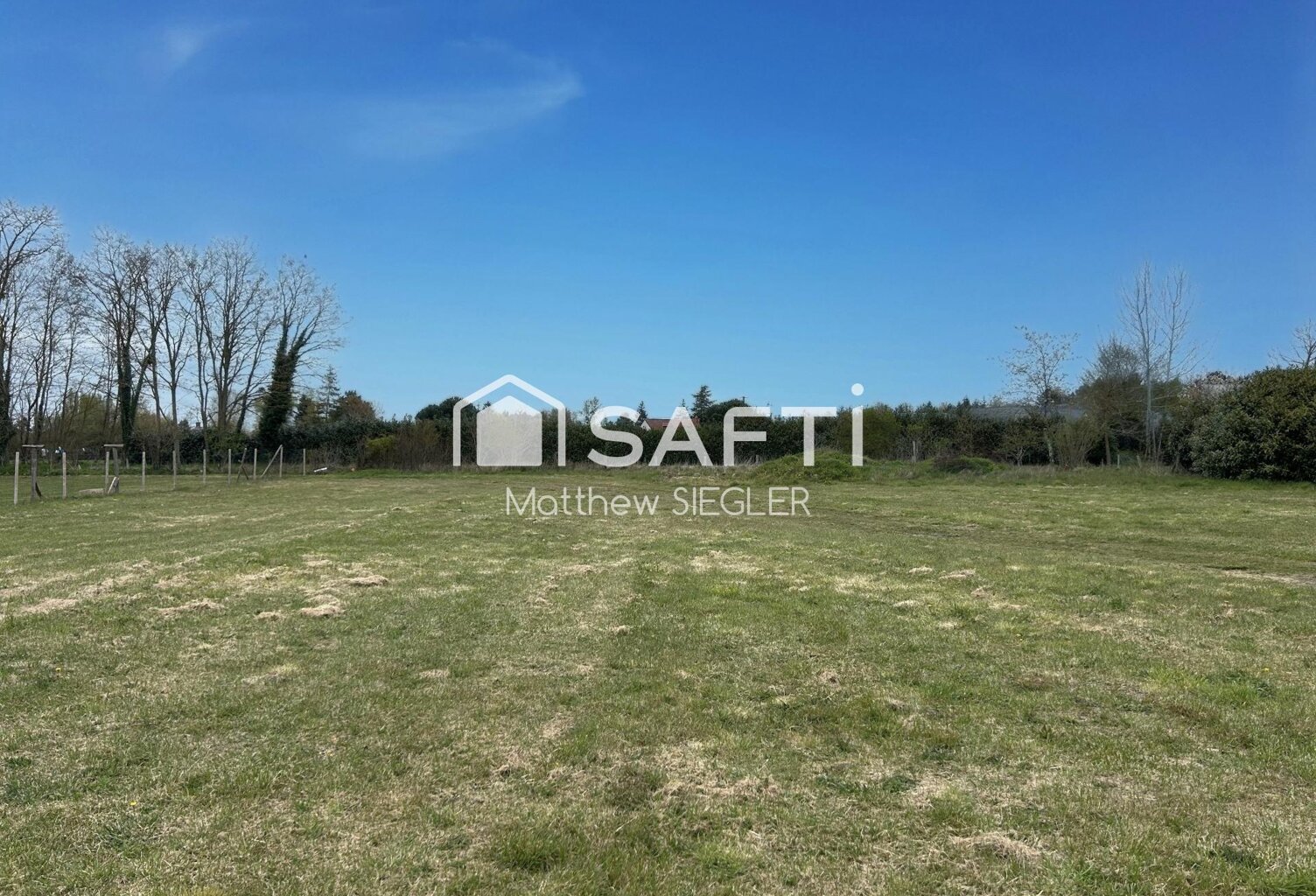 Terrain à bâtir de 2 021 m² situé à Gizeux, dans un environnement calme et verdoyant, idéal pour concrétiser votre projet de maison à la campagne — photo 1