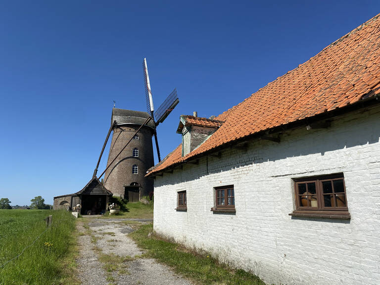 Maison individuelle et son moulin — photo 1