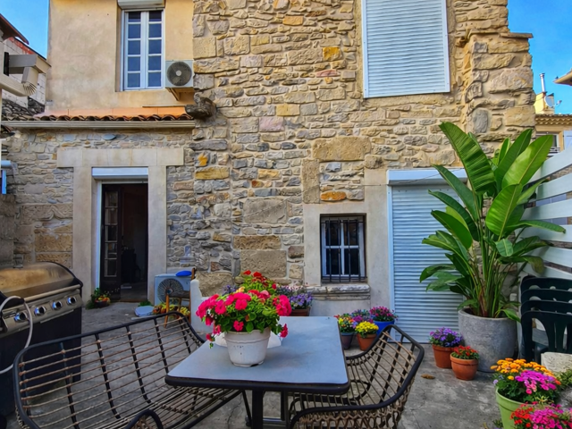 A VENDRE CLARENSAC Charmante maison de village Mitoyenne — photo du bien