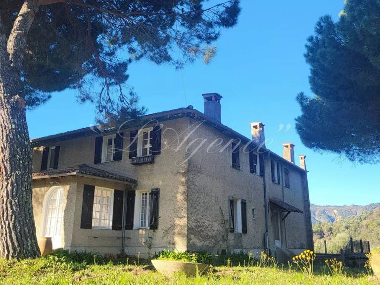 PROPRIETE A SCLOS DE CONTES SUR 15.000M² DE TERRAIN — photo 1