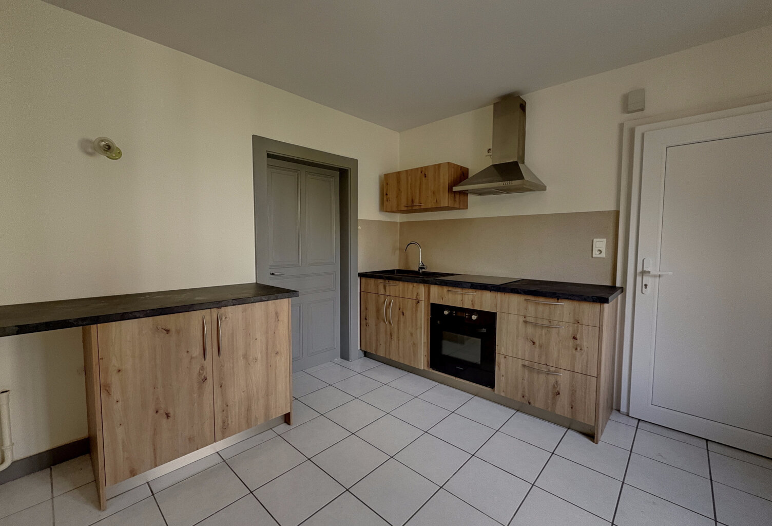 DAMPRICHARD - APPARTEMENT AU REZ DE CHAUSSEE — photo 1