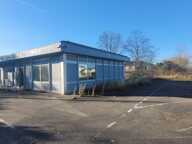 LOCAL COMMERCIAL 142 m² AVEC PARKING — photo 2