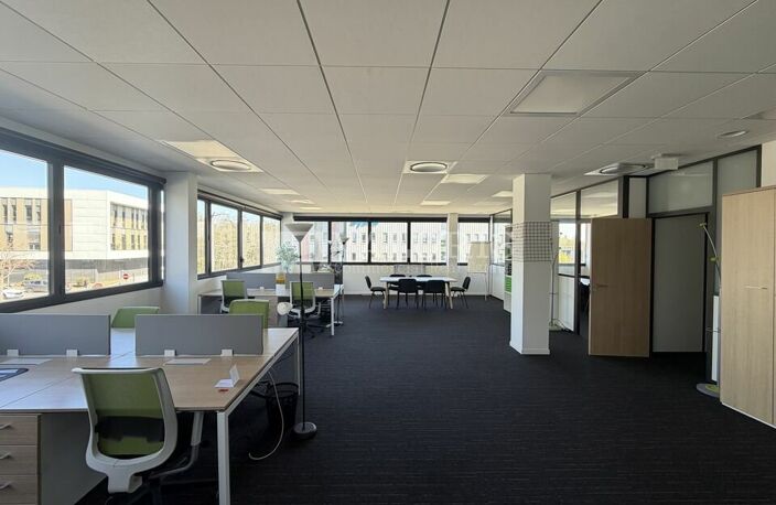BUREAUX à LOUER — photo 2