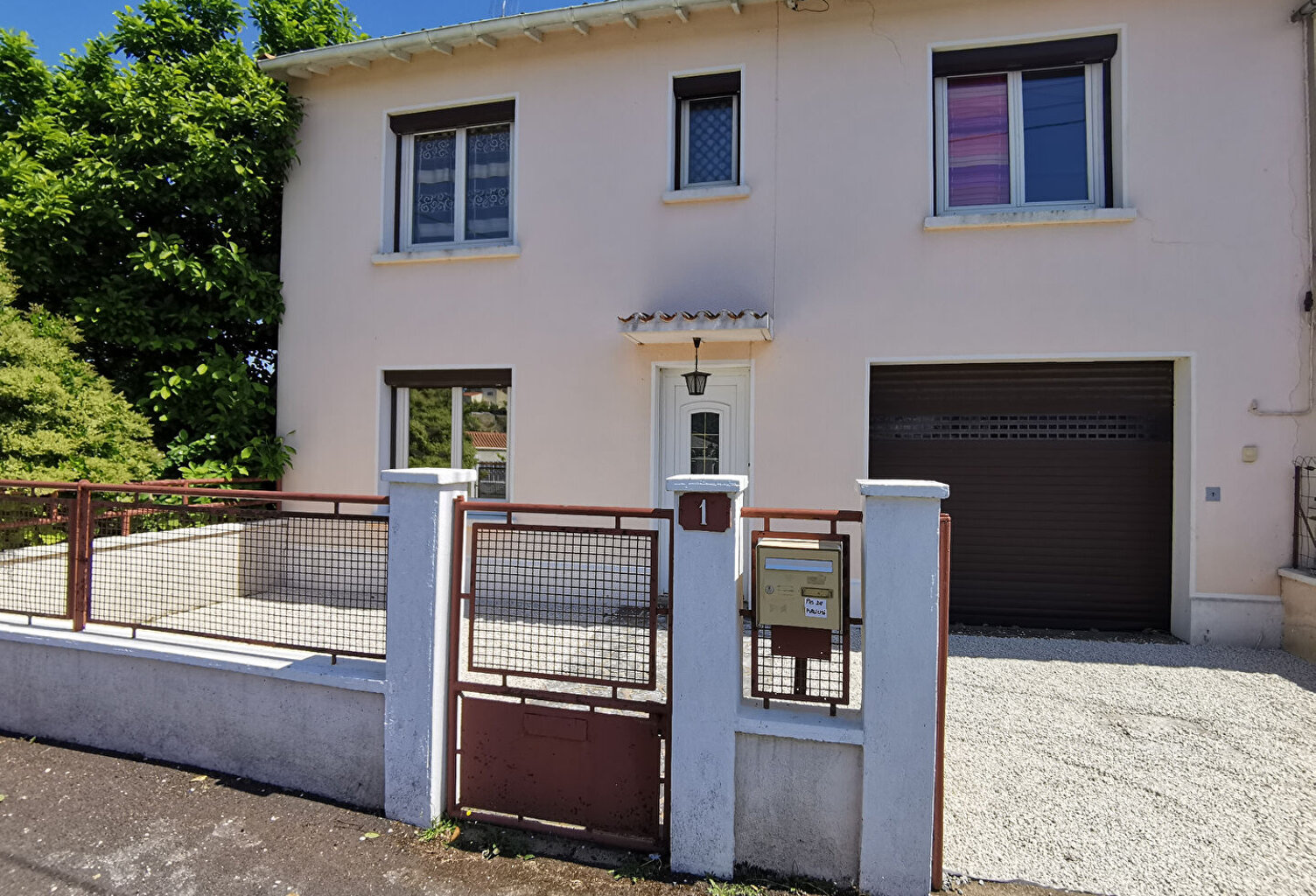 Proche Petit Leclerc et accès D850, au calme maison 1960 avec garage et jardin — photo 1