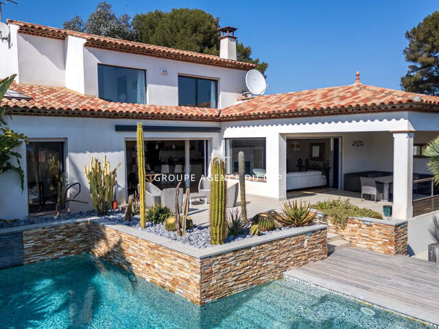 Villa de 185m2 avec vue mer à 250 mètres des plages des Issambres — photo du bien