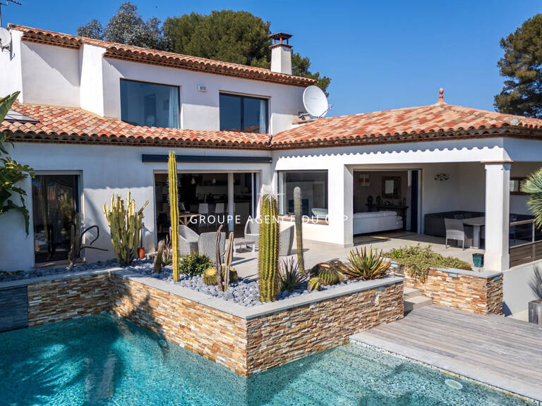 Villa de 185m2 avec vue mer à 250 mètres des plages des Issambres — photo 1