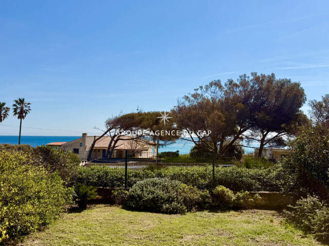 VILLA VUE MER 5 PIECES A PROXIMITE IMMEDIATE DE LA MER, A SAINTE MAXIME — photo du bien