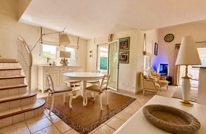 VILLA VUE MER 5 PIECES A PROXIMITE IMMEDIATE DE LA MER, A SAINTE MAXIME — photo 3