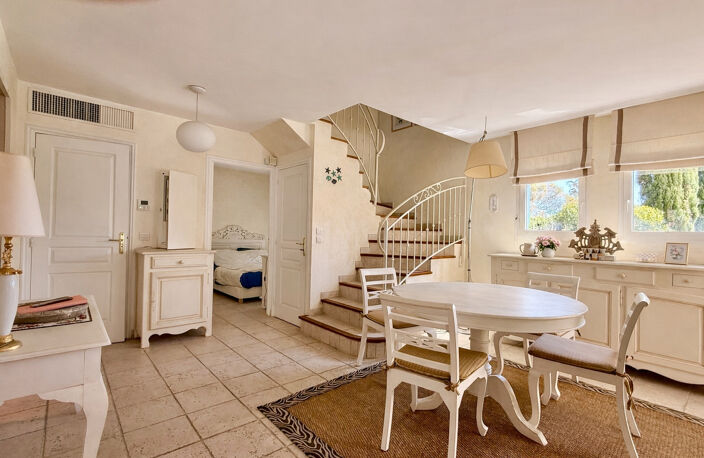 VILLA VUE MER 5 PIECES A PROXIMITE IMMEDIATE DE LA MER, A SAINTE MAXIME — photo 4