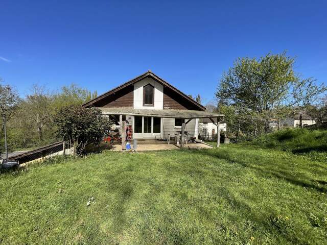 Maison de village avec jardin tous commerces à pied — photo du bien