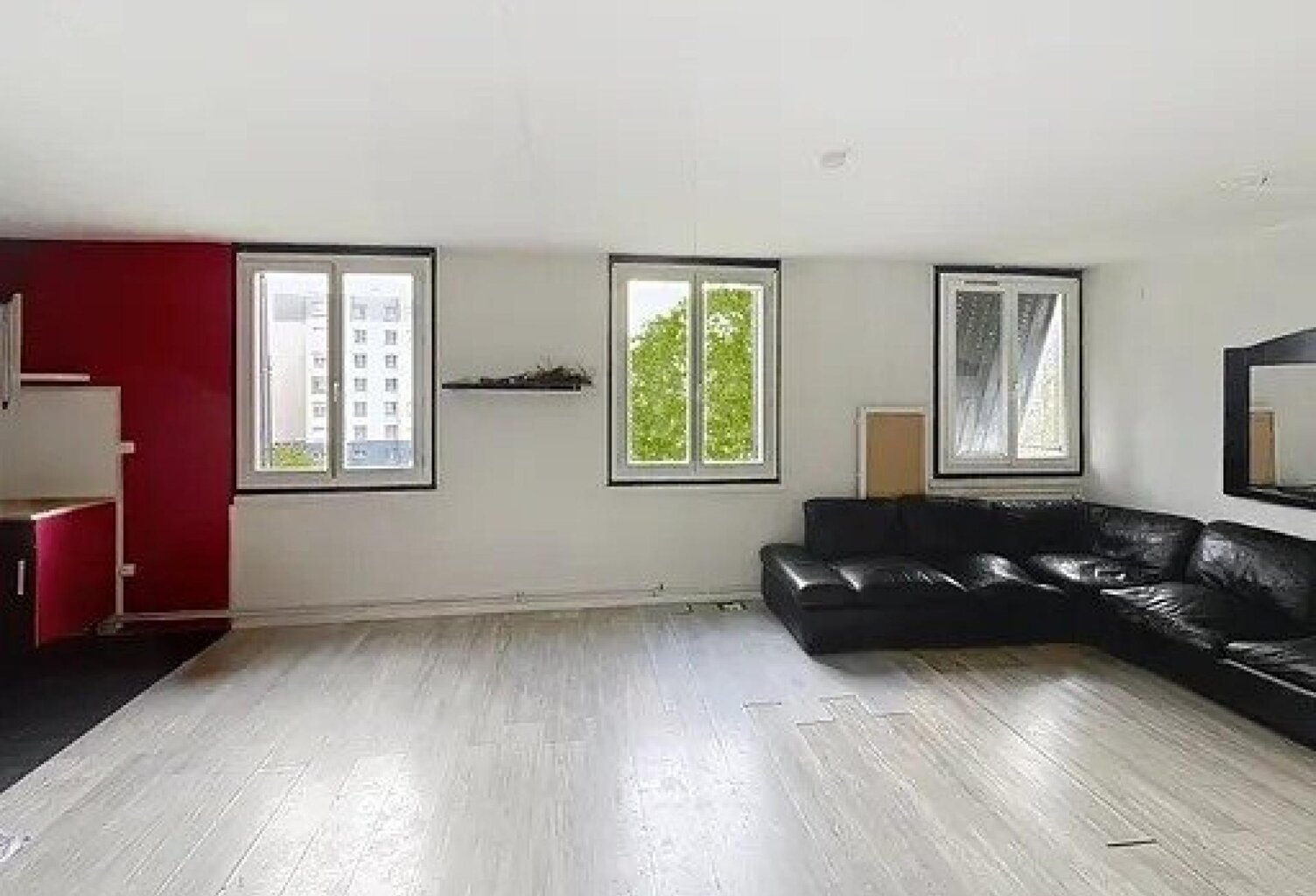 STAINS / LE GLOBE : APPARTEMENT 3PIECES ET CAVE — photo 1