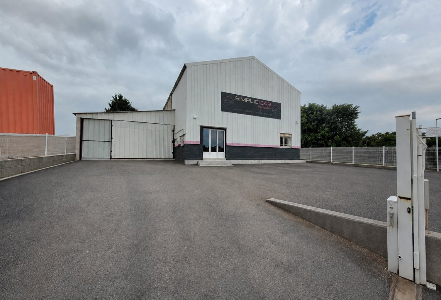 Local commercial — photo 1