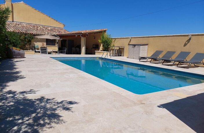 MAS RENOVE DE 280 M² AVEC VUE — photo 4