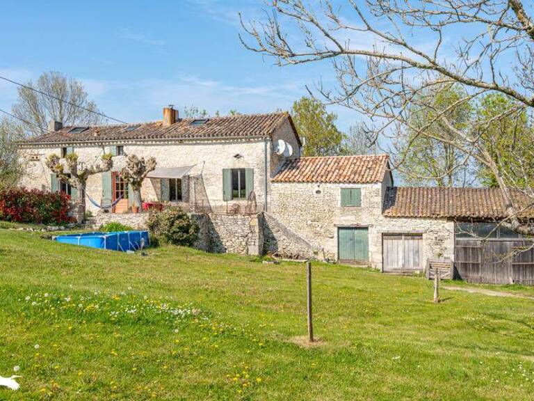 Maison en pierre de 4 pièces principales — photo 1