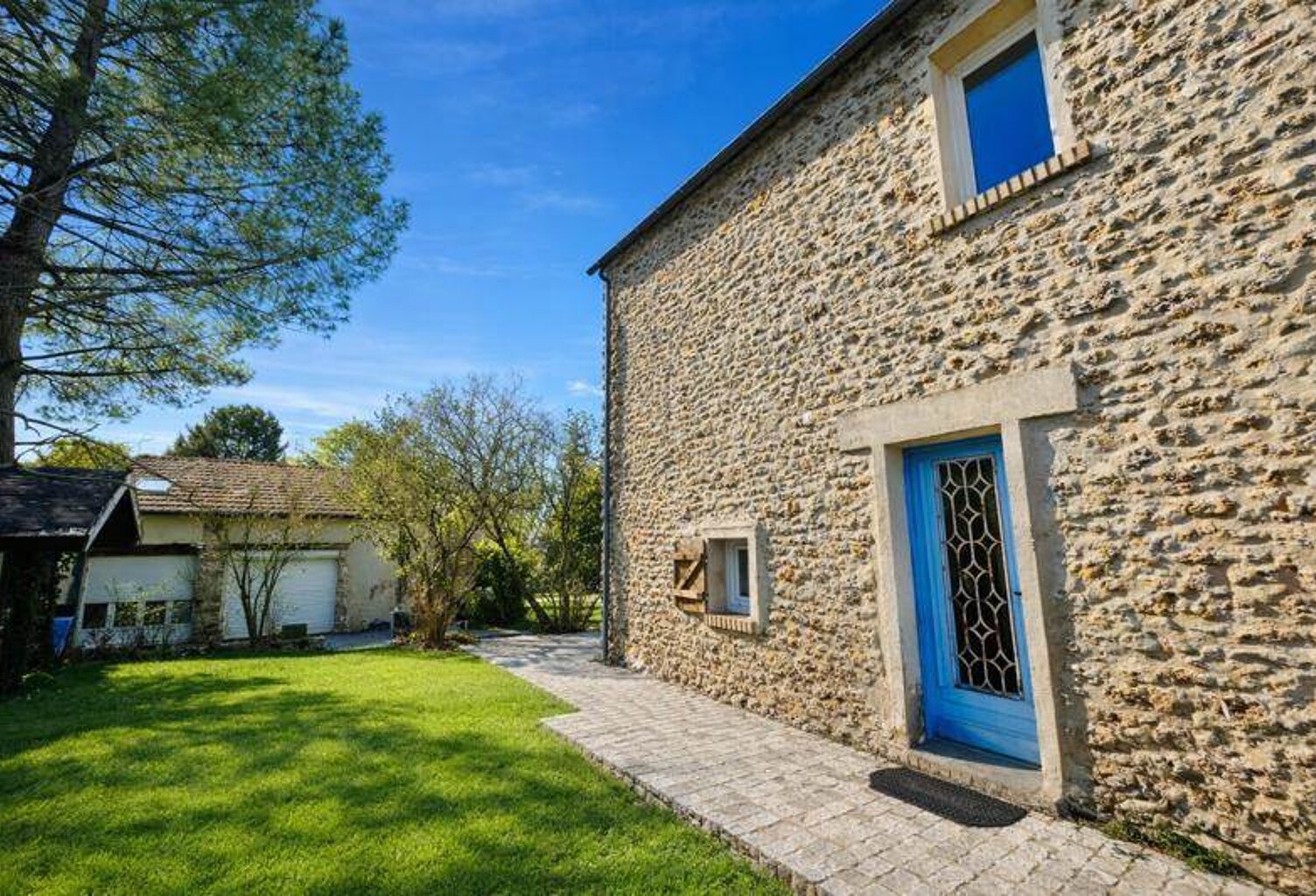 Maison en pierre de 5 pièces principales — photo 1