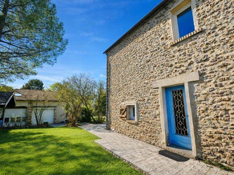 Maison en pierre de 5 pièces principales — photo 1