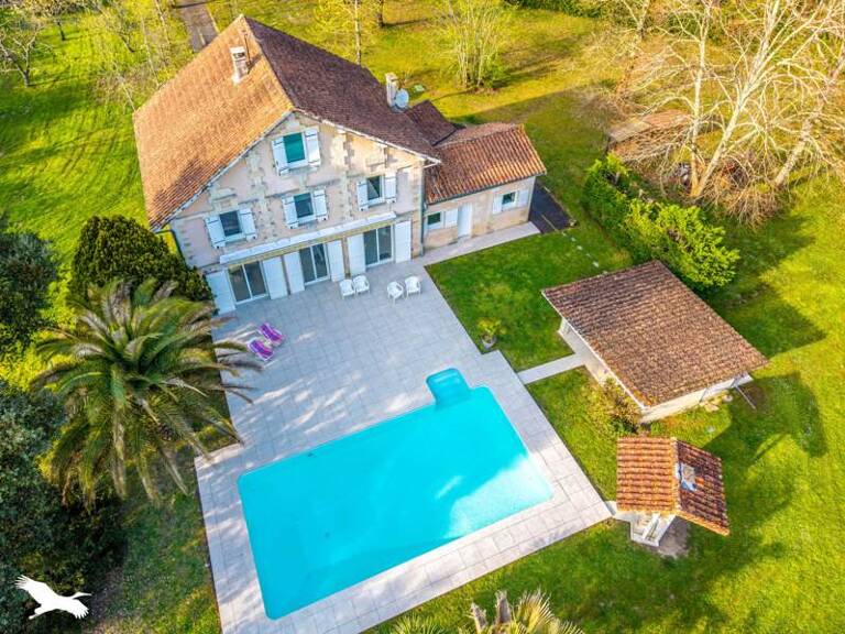 Maison en pierre de 8 pièces principales — photo 1