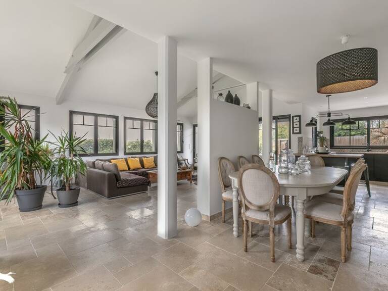 Contemporaine de 6 pièces principales — photo 1