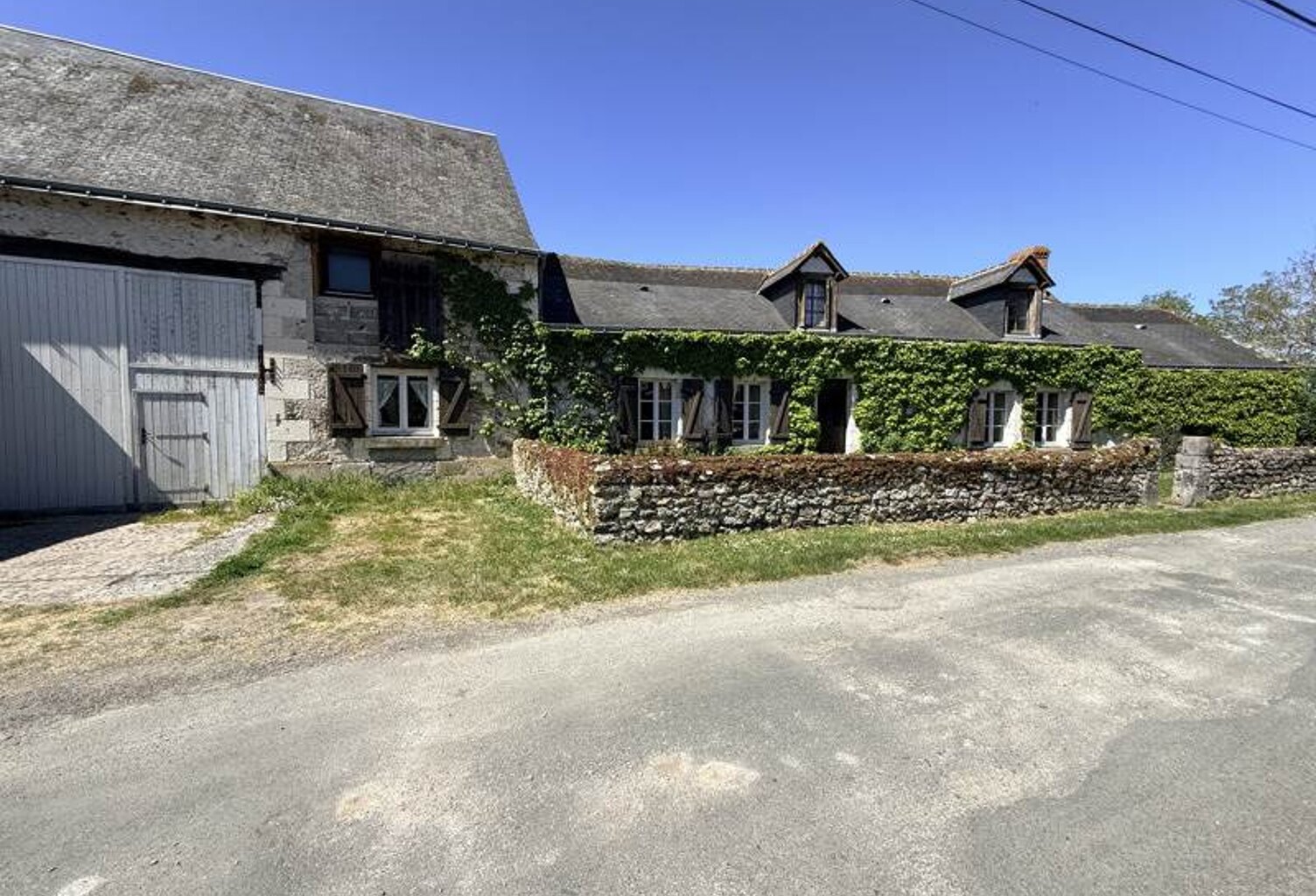Maison en pierre de 7 pièces principales — photo 1