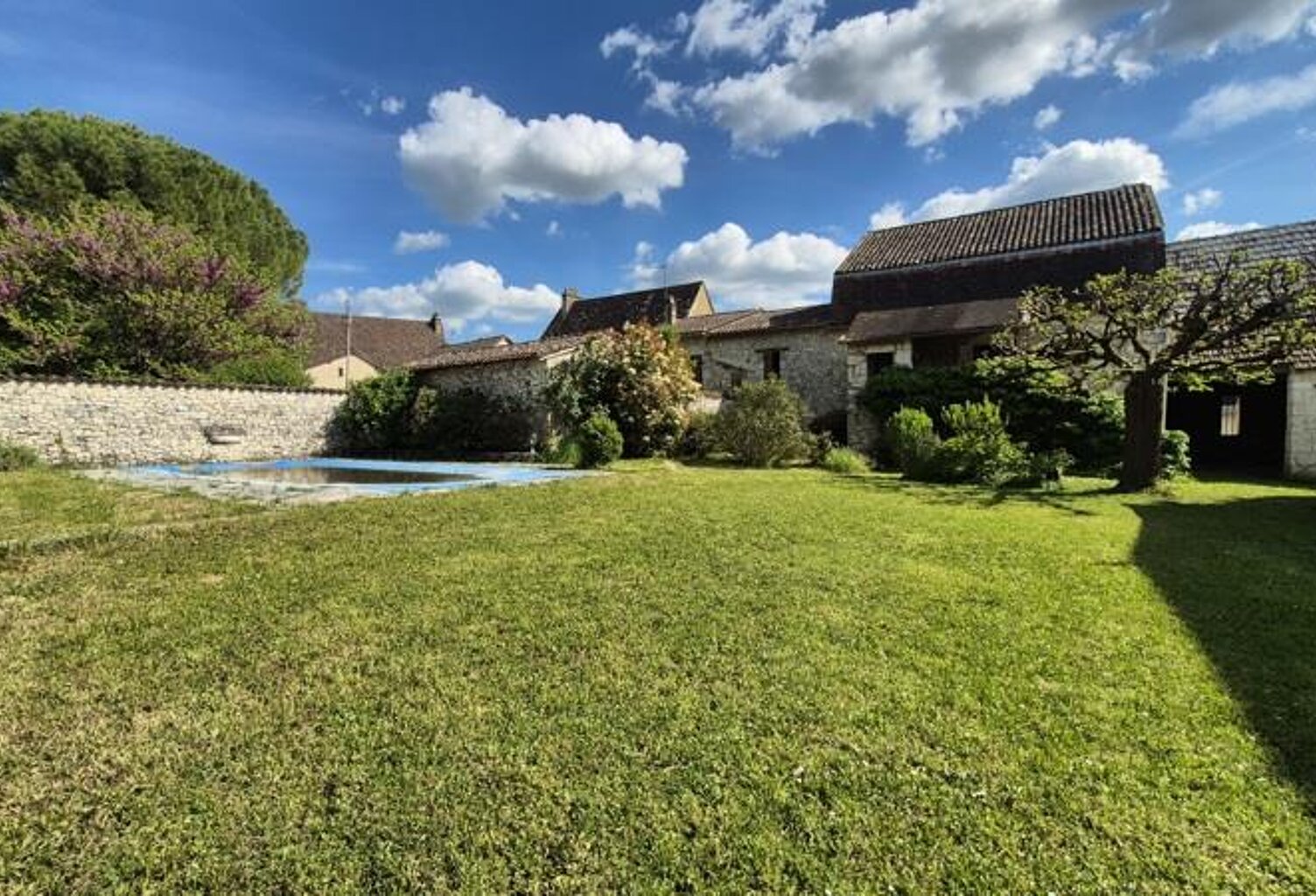 Maison en pierre de 6 pièces principales — photo 1