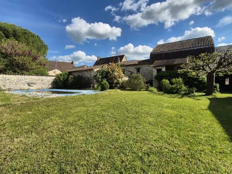 Maison en pierre de 6 pièces principales — photo 1