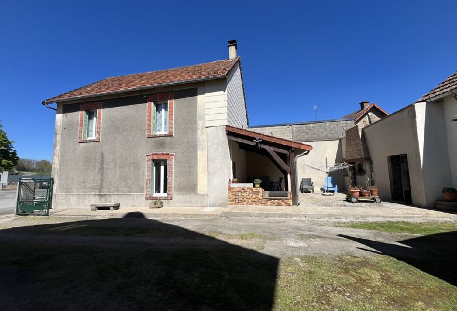 Maison de bourg de 7 pièces principales — photo 1