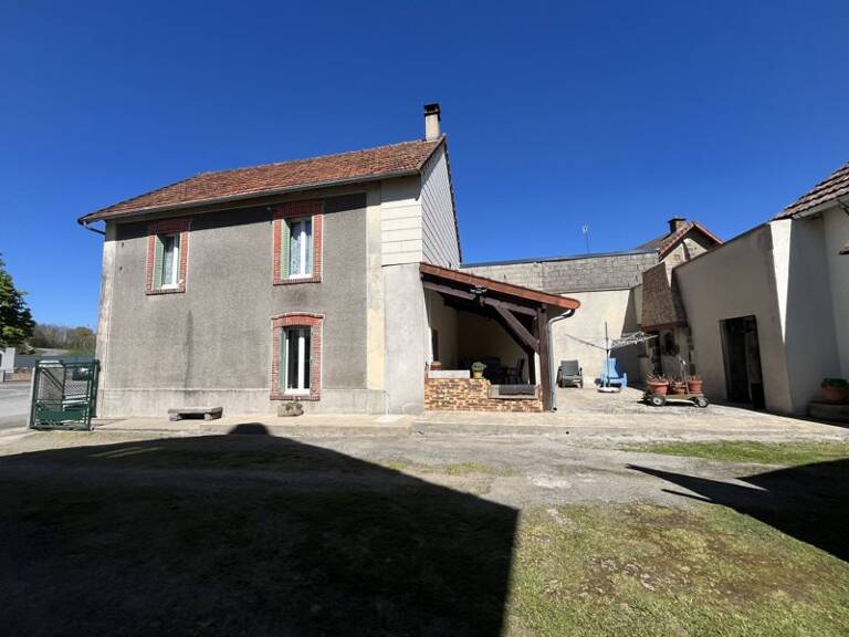 Maison de bourg de 7 pièces principales — photo 1