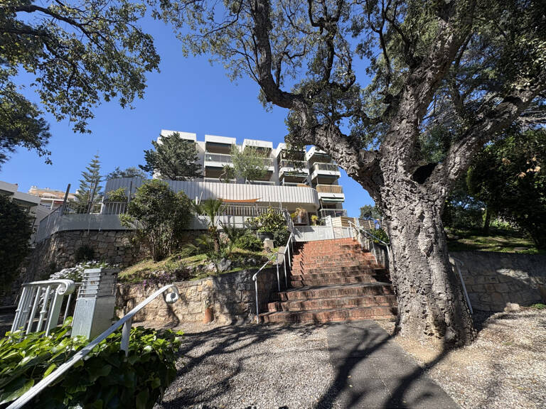Dernier étage avec terrasse   Résidence avec parc et piscine   À 12 min à pied du centre de Cannes — photo 1