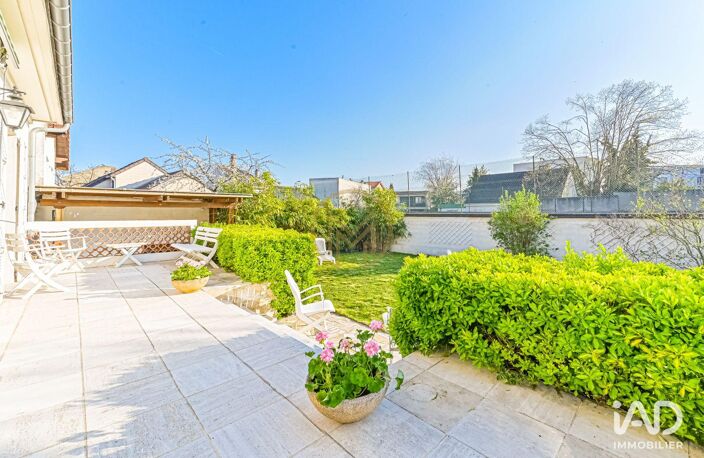 Vente Maison/villa 8 pièces — photo 2