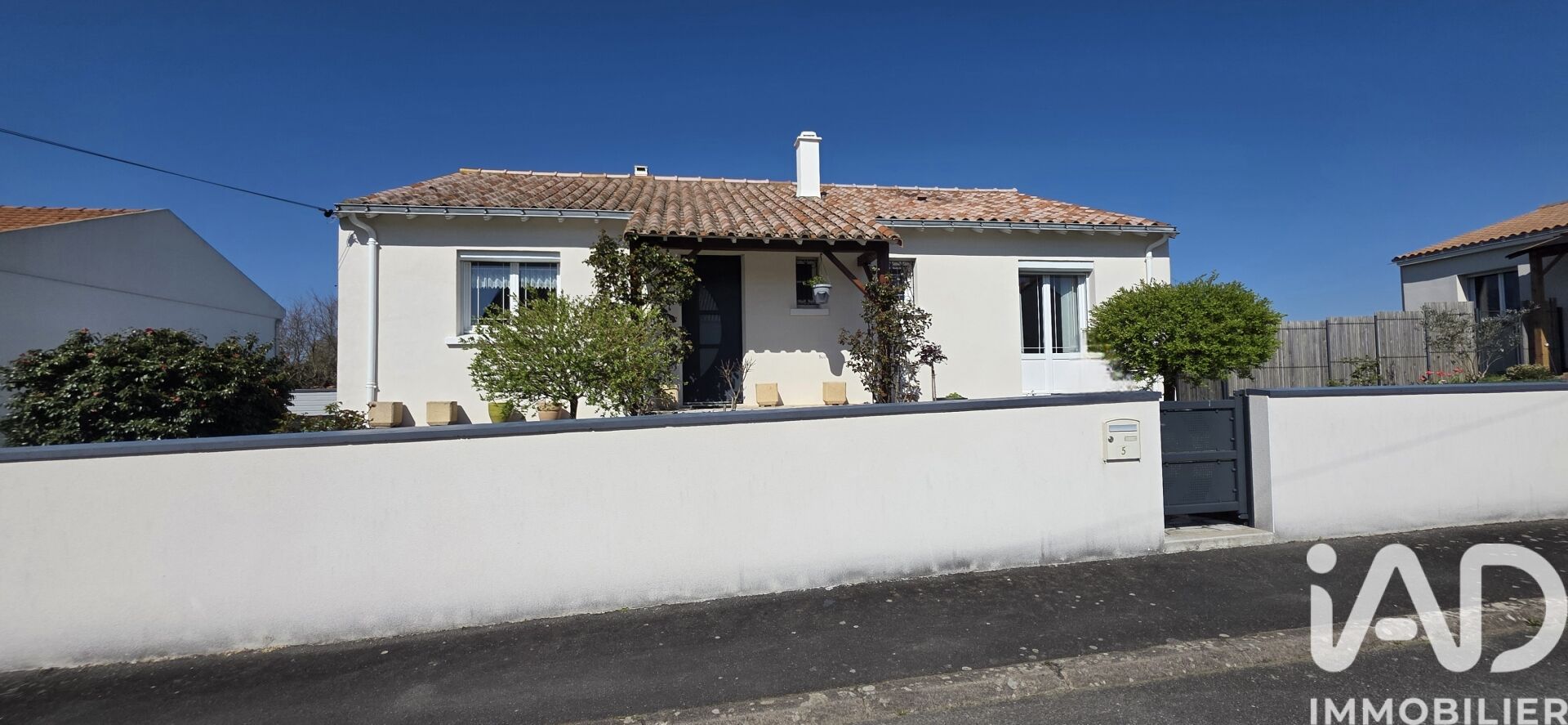 St-Julien-De-Concelles - 145m² - 9p. - 4ch.
