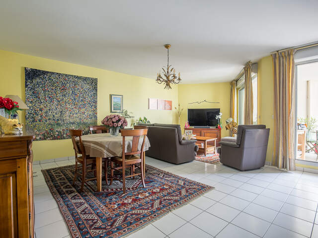 TYPE 4 ST CHARLES TERRASSE ET BOX 13003 — photo du bien