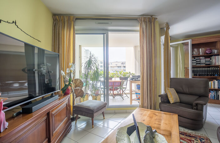 TYPE 4 ST CHARLES TERRASSE ET BOX 13003 — photo 4