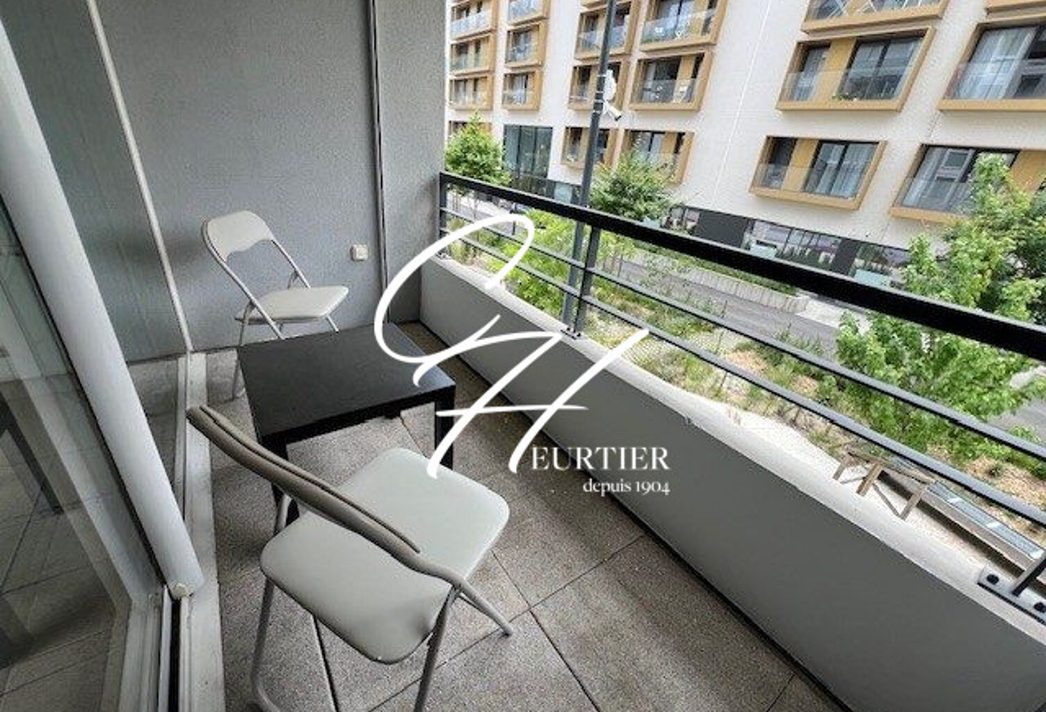 VOIRON - APPARTEMENT T2 - MEUBLE — photo 1