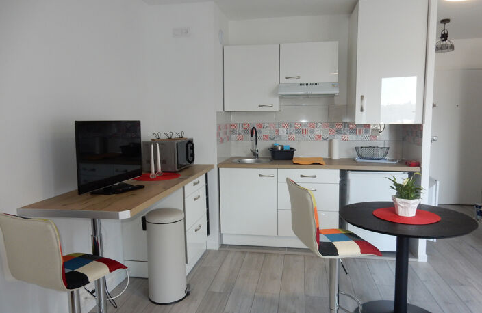 A VENDRE AIX LES BAINS STUDIO BALCON VUE LAC — photo 4