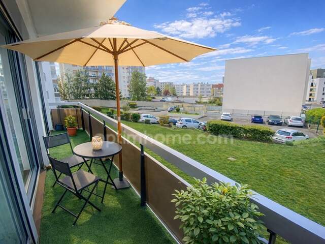 Superbe Appartement 4 pièces entièrement rénové, lumineux, avec balcon, ascenseur - cave et Parking ss/sol — photo du bien