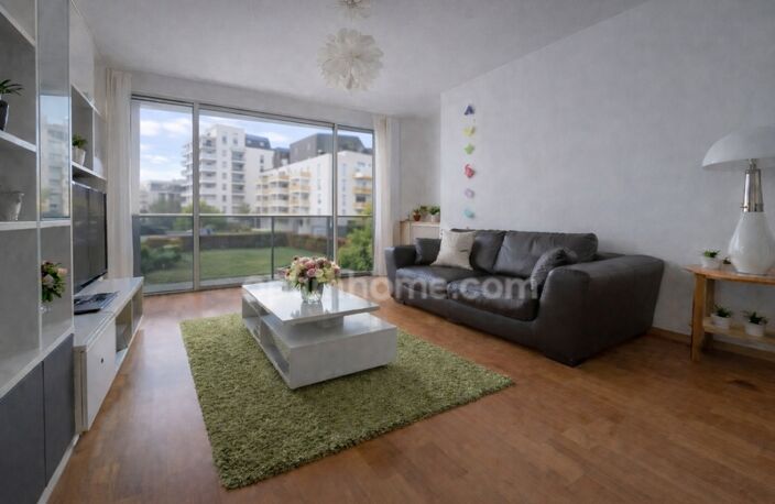 Superbe Appartement 4 pièces entièrement rénové, lumineux, avec balcon, ascenseur - cave et Parking ss/sol — photo 3