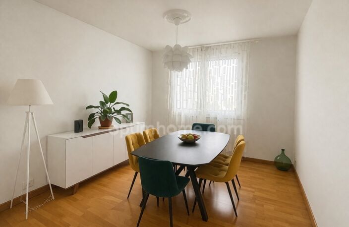 Superbe Appartement 4 pièces entièrement rénové, lumineux, avec balcon, ascenseur - cave et Parking ss/sol — photo 4