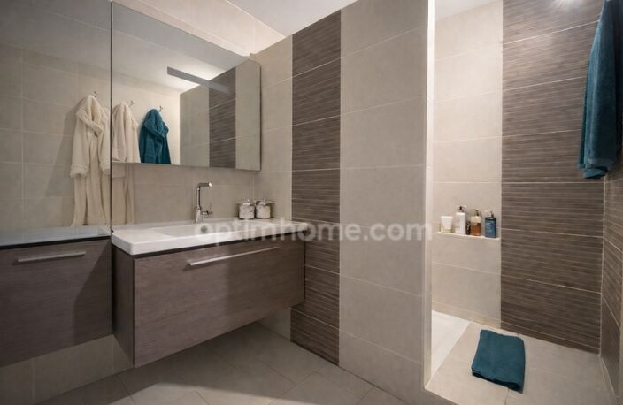 Superbe Appartement 4 pièces entièrement rénové, lumineux, avec balcon, ascenseur - cave et Parking ss/sol — photo 5
