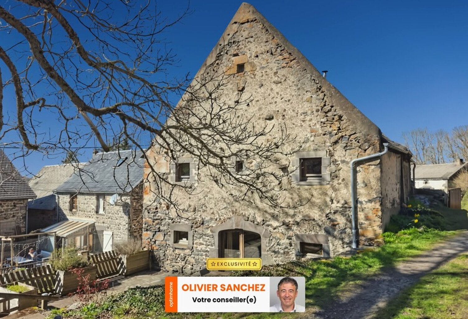 Maison de caractère exploitée en gîte – Cadre naturel exceptionnel SAINT BONNET PRES ORCIVAL (63) — photo 1