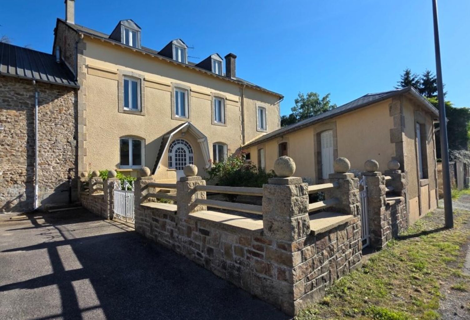 Immeuble à vendre SAINT SORNIN LEULAC (87) — photo 1