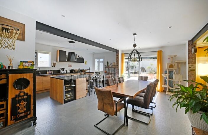 BAGNOLS-SUR-CEZE (30200) – 4 CHAMBRES – PARFAIT ÉTAT – CALME – TERRASSES – JARDIN – PISCINE CHAUFFÉE – POOL HOUSE – GARAGE — photo 2