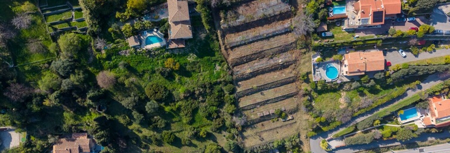 Terrain  3963 m² à vendre à Saint-Laurent-du-Var (06700)