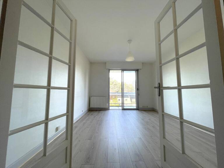 SUPERBE APPARTEMENT 2 PIECES - RUE DE PORTILLON - SAINT CYR SUR — photo 1